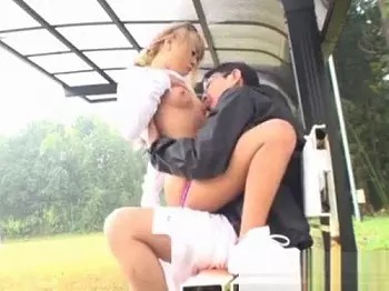 ヤりたいの？変態露出ギャルがお外で中出しセックスｗ